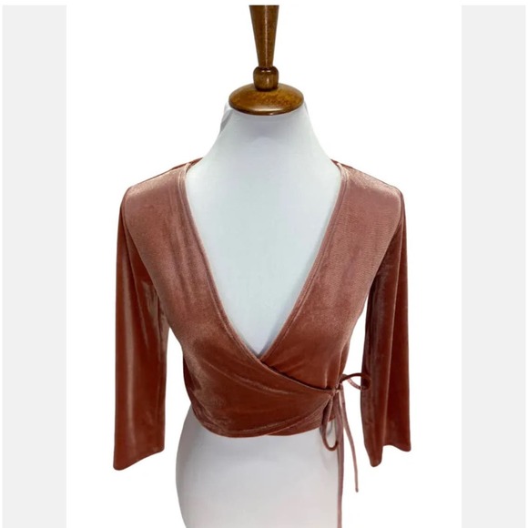 Forever 21 cropped Velvet Wrap Top Pink - Picture 10 of 11